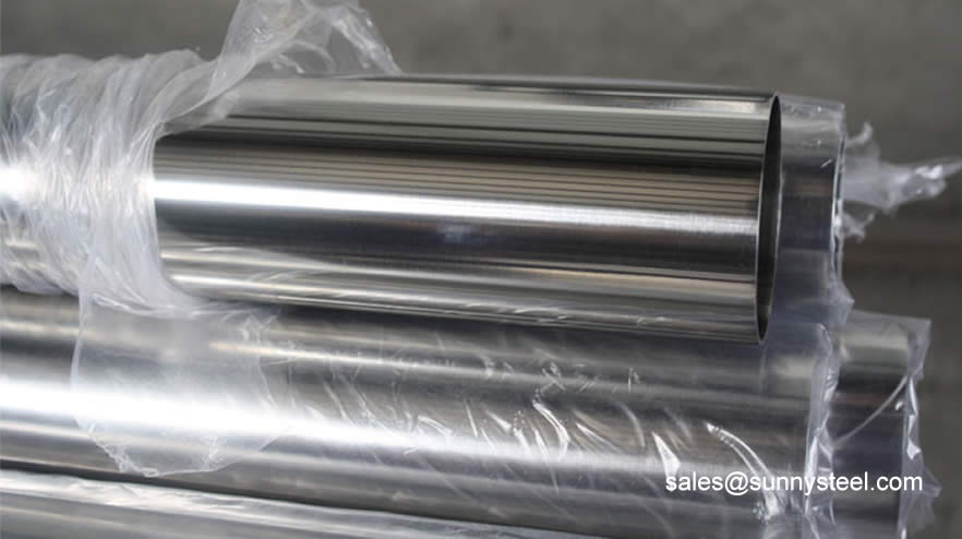 Stainless steel pipes for oil cracking