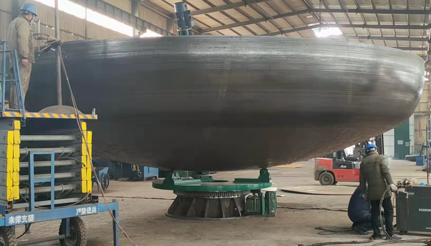 >实际加工的大直径瓶盖